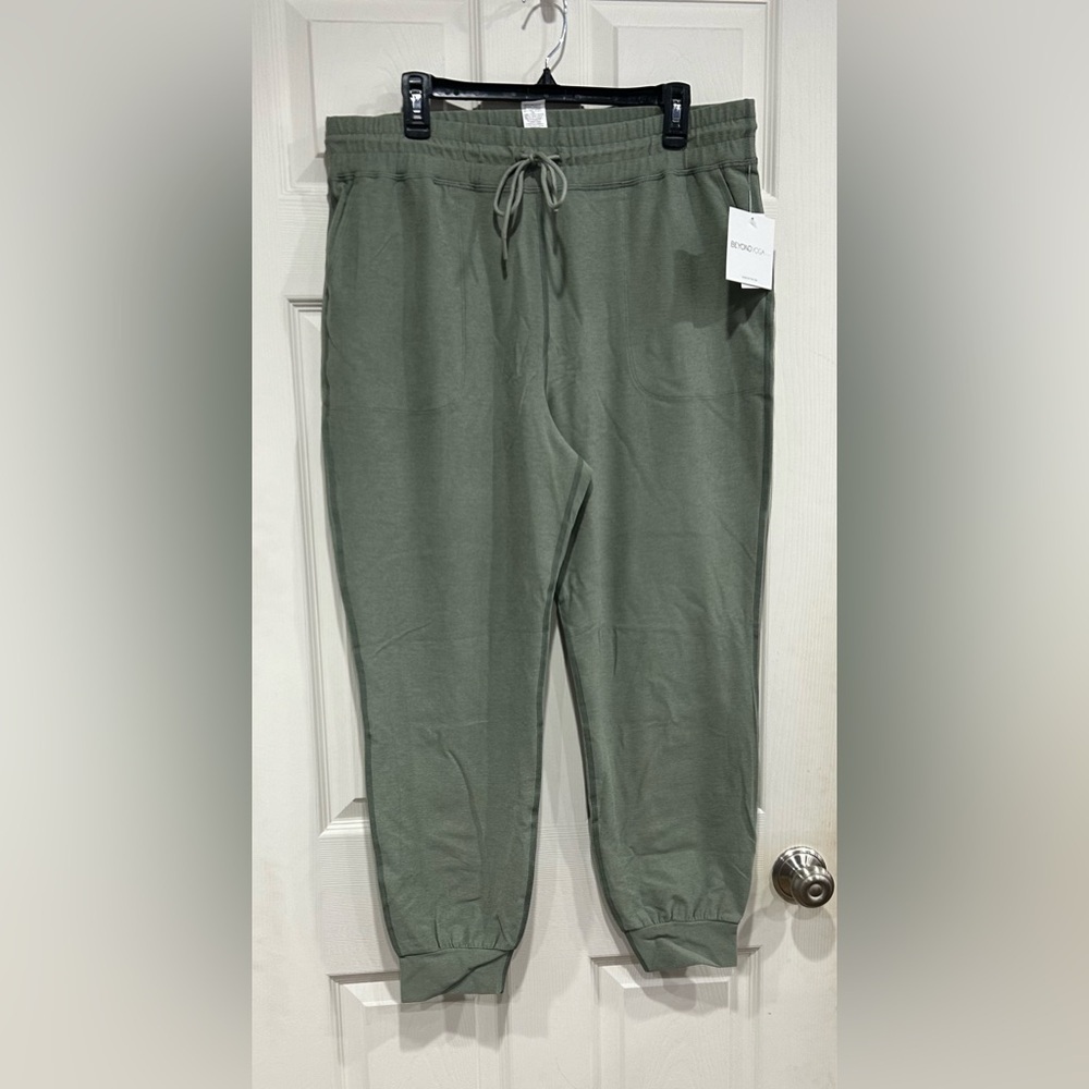 Beyond Yoga Women's XL Spacedye Commuter Midi Jogger Grey Green NWT